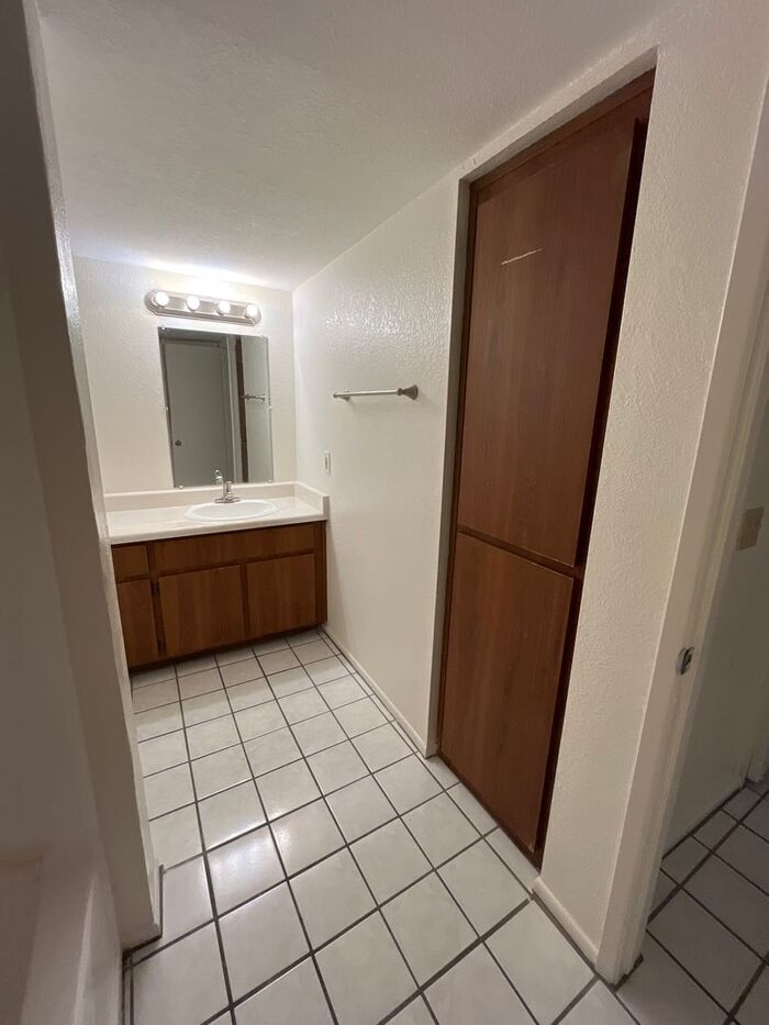 Building Photo - 1201 S McClintock Dr