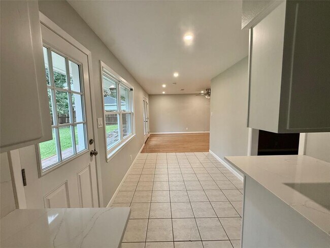 Building Photo - 5026 Redstart St