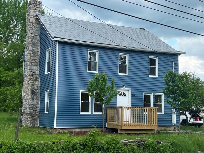 Primary Photo - 692 Burlingham Rd