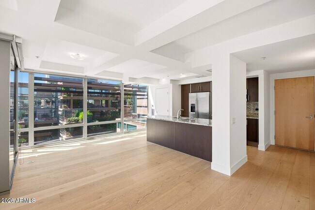 Building Photo - 7131 E Rancho Vista Dr