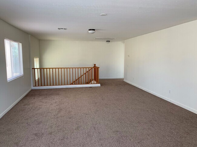 Building Photo - Affordable 5 Bedroom Living in Growing Maricopa