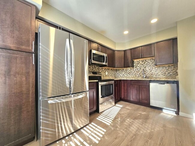 Building Photo - 7664 Northern Oaks Ct