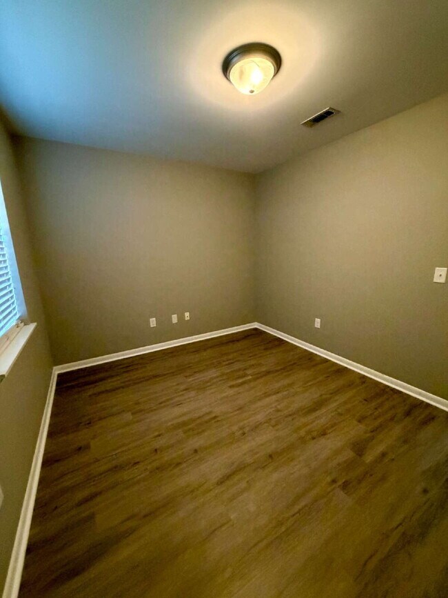Building Photo - Available now FOR RENT in Enterprise, AL!!