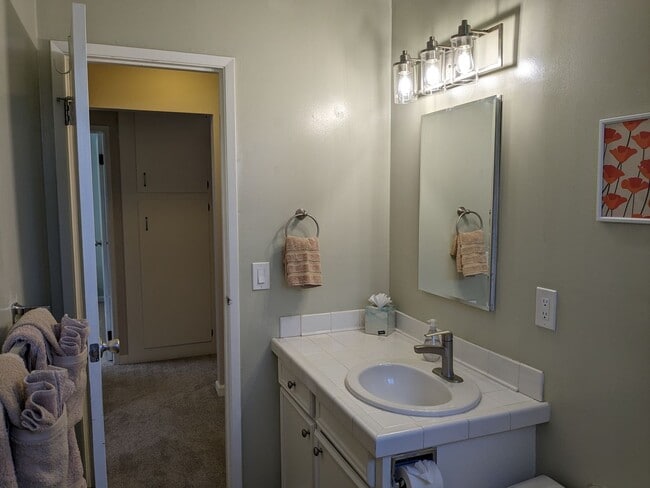 Building Photo - Cozy Carmel Valley Village House Fully Furnished