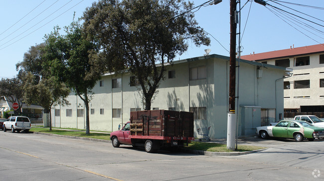 Building Photo - Birch Manor