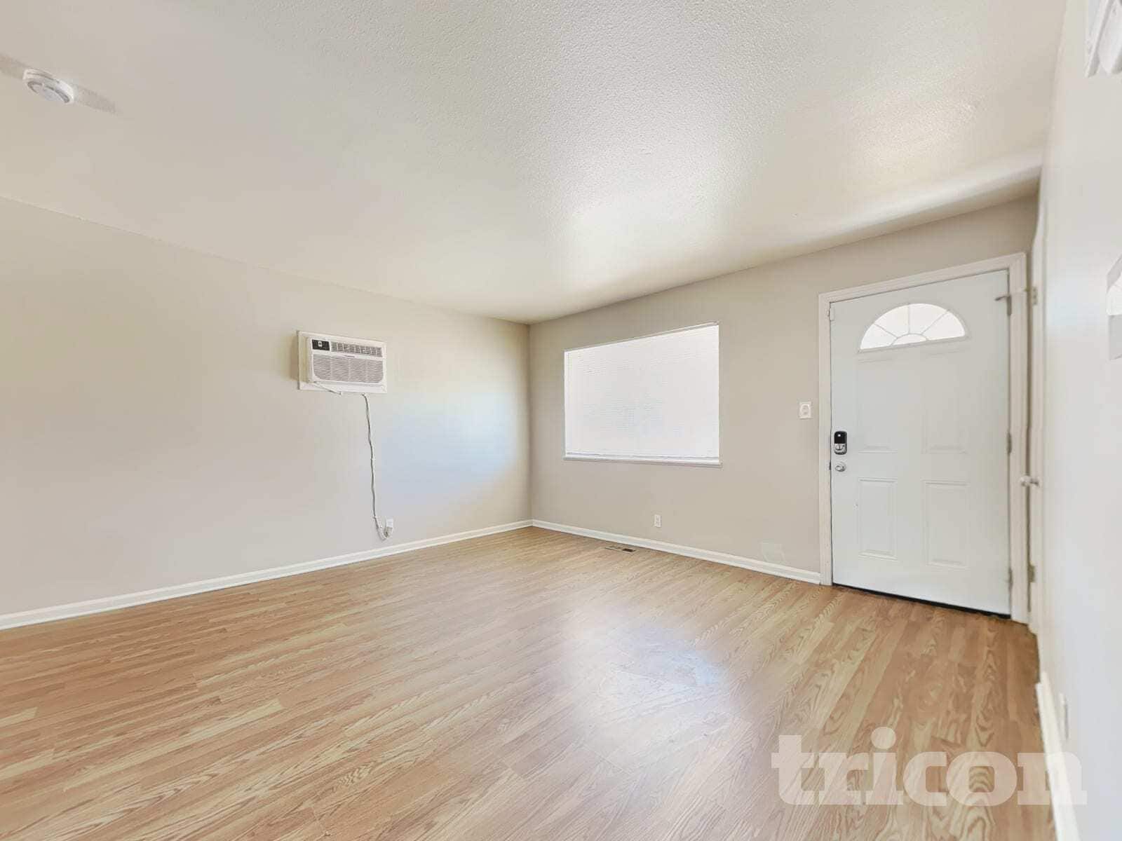 Building Photo - 1001 Akard Dr