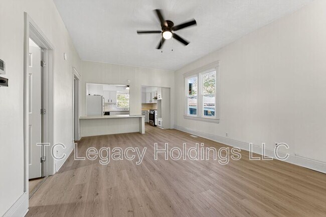Building Photo - 115 Martin St