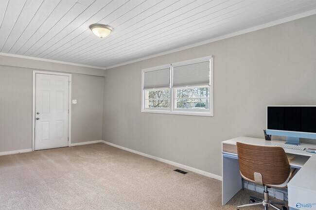 Building Photo - 8009 Whitesburg Dr