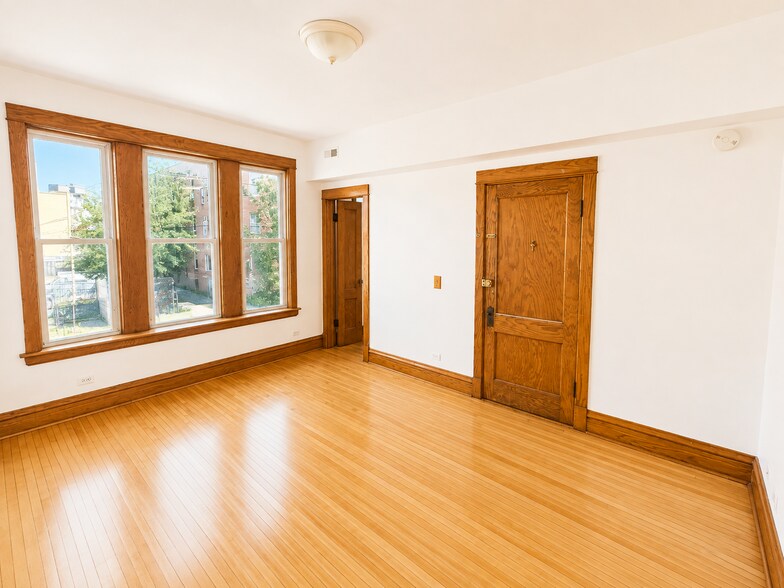 Building Photo - 3401 W Armitage Ave