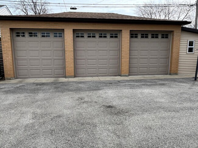 Building Photo - 3707 N Nora Ave