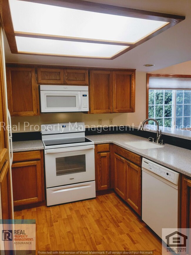 Building Photo - 2067 Sunray Cir
