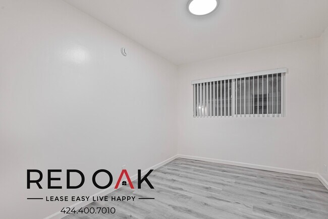 Building Photo - 440 S Wilton Pl