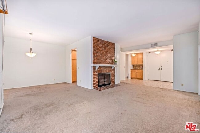 Building Photo - 306 Bora Way