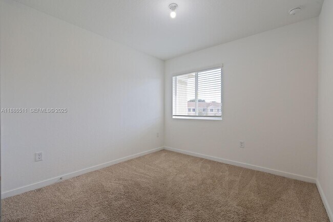 Building Photo - 1014 SE 23rd Ave