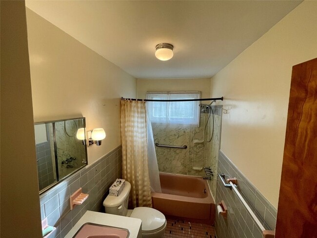 Building Photo - 328 Chestnut Ln