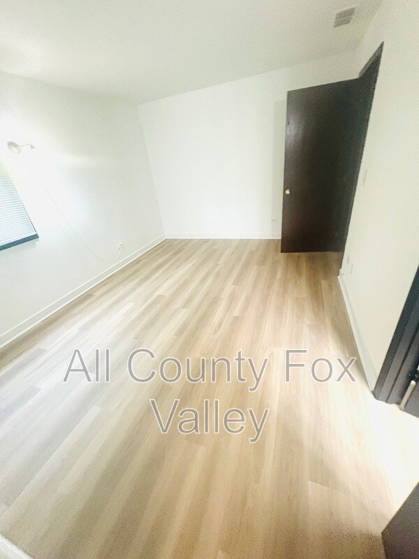 Building Photo - 152 S Waters Edge Dr