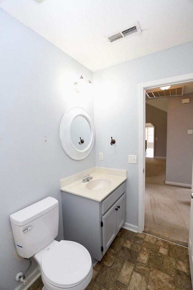 Building Photo - 60 Vinca Ct