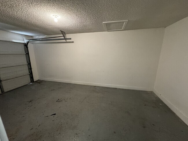 Building Photo - House for Rent