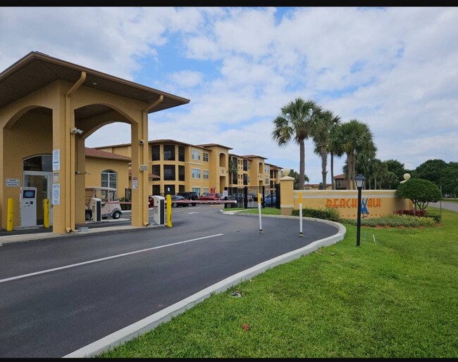 Gated entrance - 4333 Bayside Village Dr