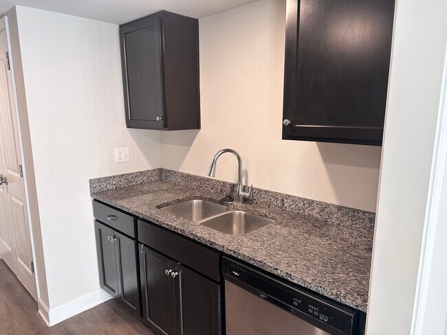Building Photo - 1406 NE Mary Ct