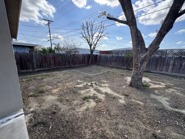 Building Photo - Newly remodeled house on a corner lot!!