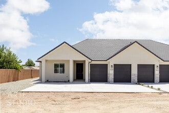 Building Photo - Brand New 3 Bed / 2 Bath Duplex – Modern L...