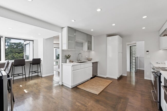 Building Photo - 2861 Chelsea Dr