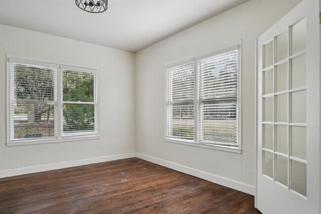 Building Photo - 308 Taylor Rd