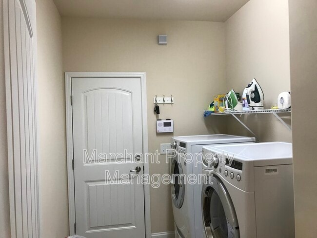 Building Photo - 500 Airdale Ln