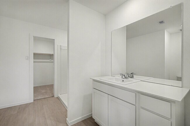 Building Photo - 6315 Linden Leaf Dr