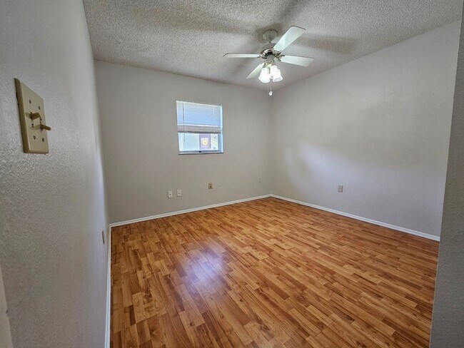 Building Photo - 3/2/1 Home for rent in Spring Hill 34609