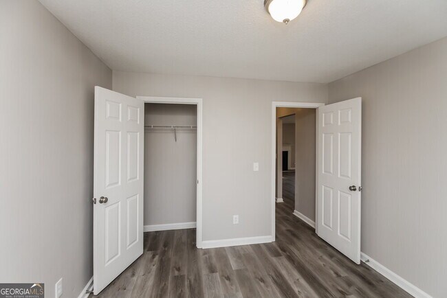 Building Photo - 5407 Sweetsprings Dr SW