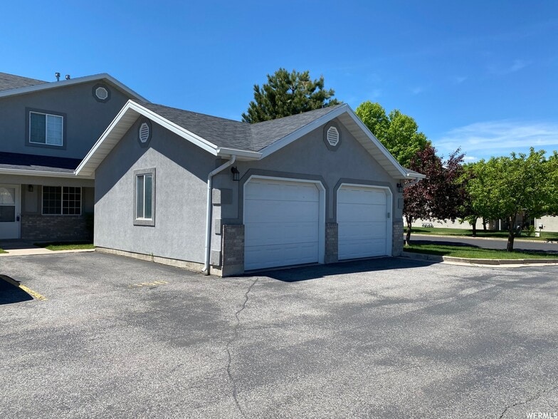 Building Photo - 1648 Talon Dr