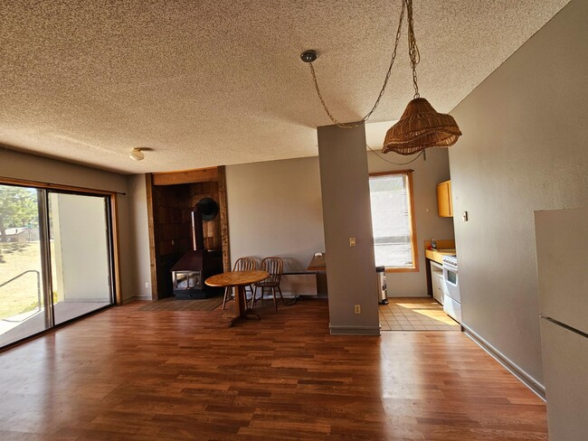 Building Photo - 37 Valley View Dr