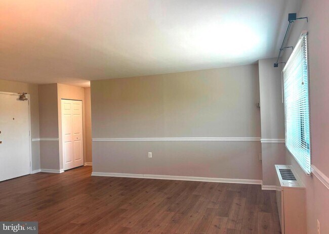 Building Photo - 1300 S Arlington Ridge Rd