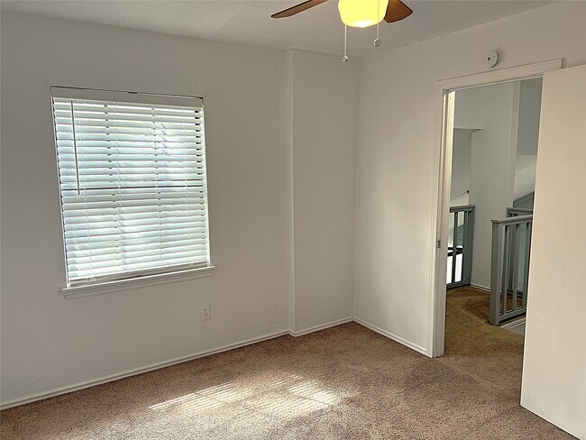 Building Photo - 19906 Rising Star Dr