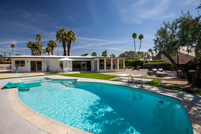 Building Photo - 2007 E Andreas Rd