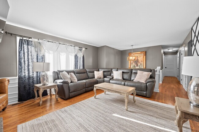 Building Photo - 12755 S Elizabeth Dr