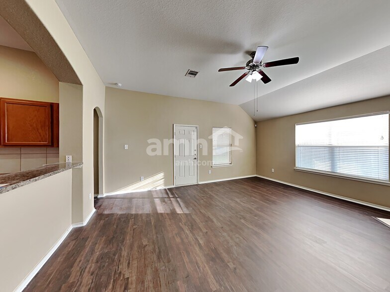 Building Photo - 18550 Sunrise Pines Dr