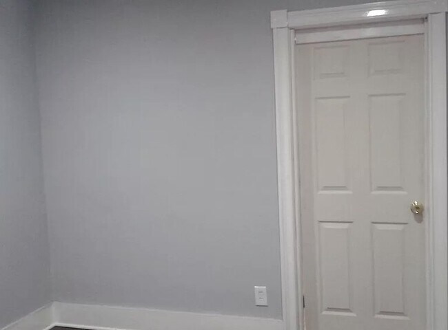 Building Photo - ELEGANT HOME