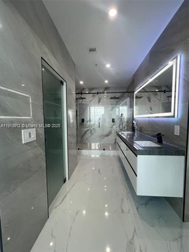 Building Photo - 7910 Harbor Island Dr