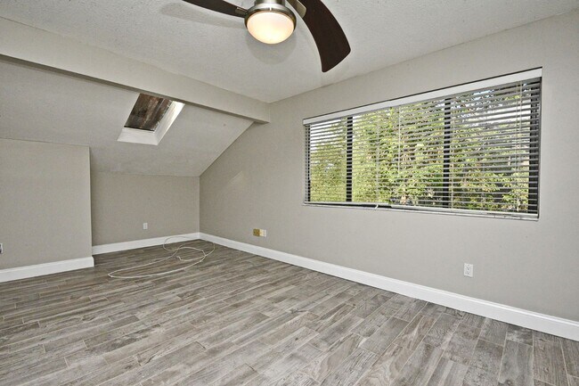 Building Photo - 621 Landings Pl