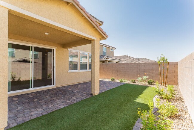 Building Photo - Fairly New Gorgeous SMART House!