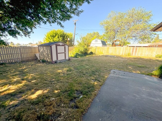 Building Photo - 3 Bedroom, 2.5 Bath House