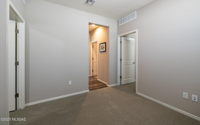 Building Photo - 10324 S Barlow Way
