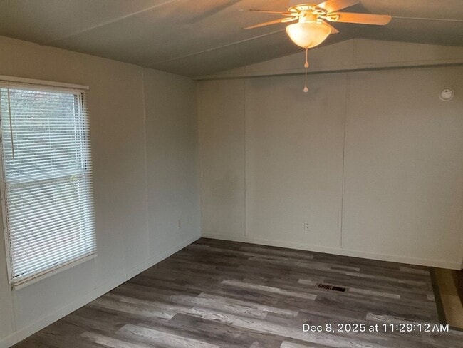 Building Photo - 108 Eakins Dr