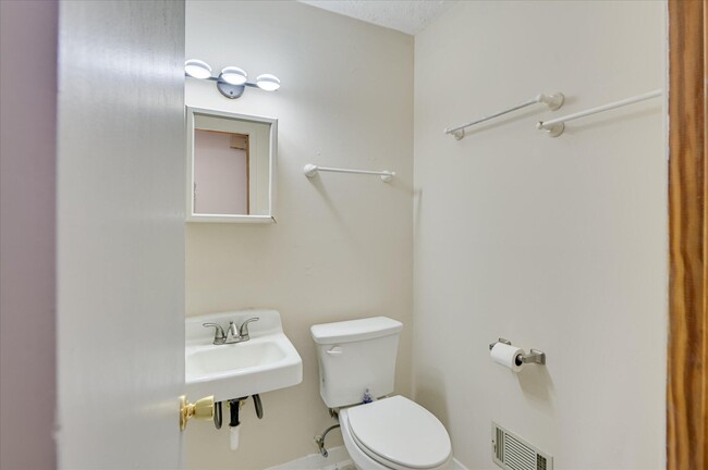 Building Photo - 1114 Terrace Cir
