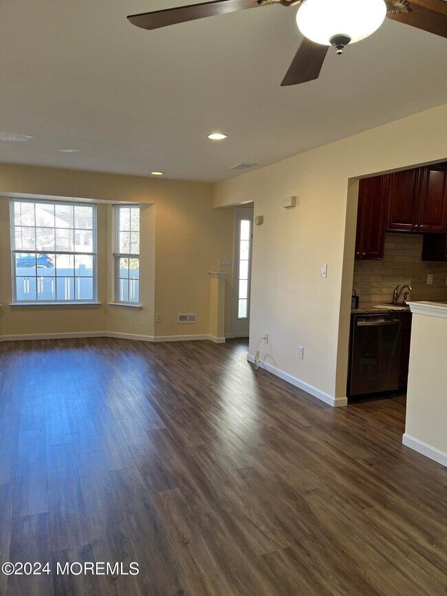 Building Photo - 156 Brookfield Dr