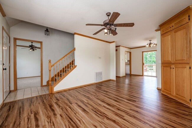 Building Photo - Spacious Bentonville Duplex!