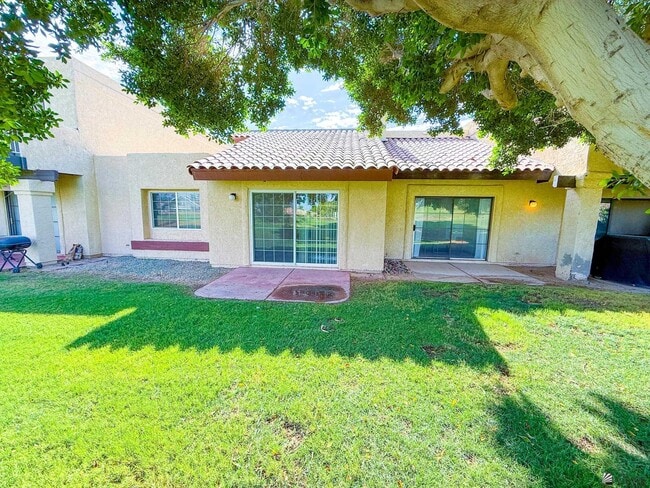 Building Photo - 10476 S Del Montes